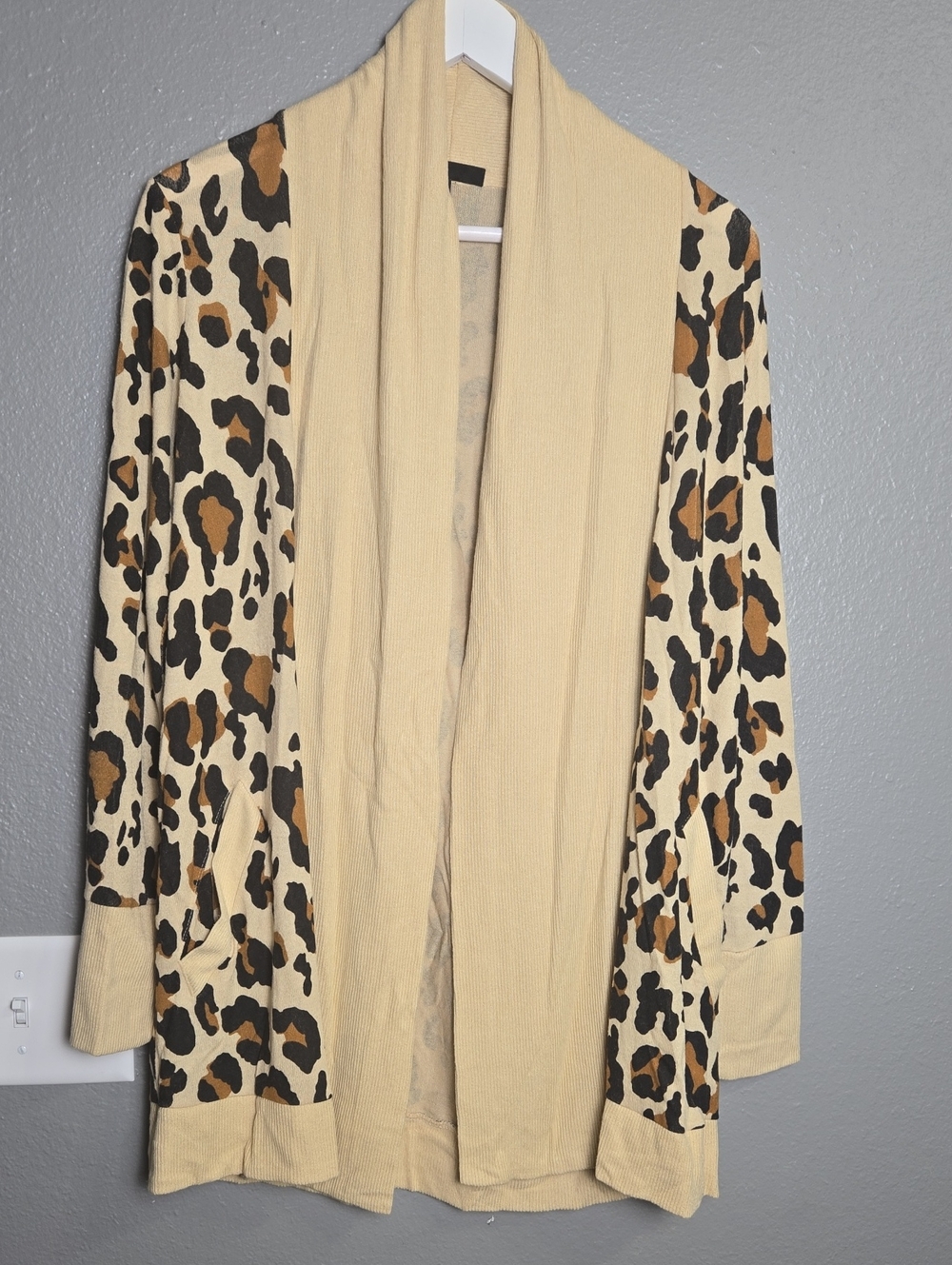 Gibson Leopard Print Long Cardigan Soft Material Size Medium